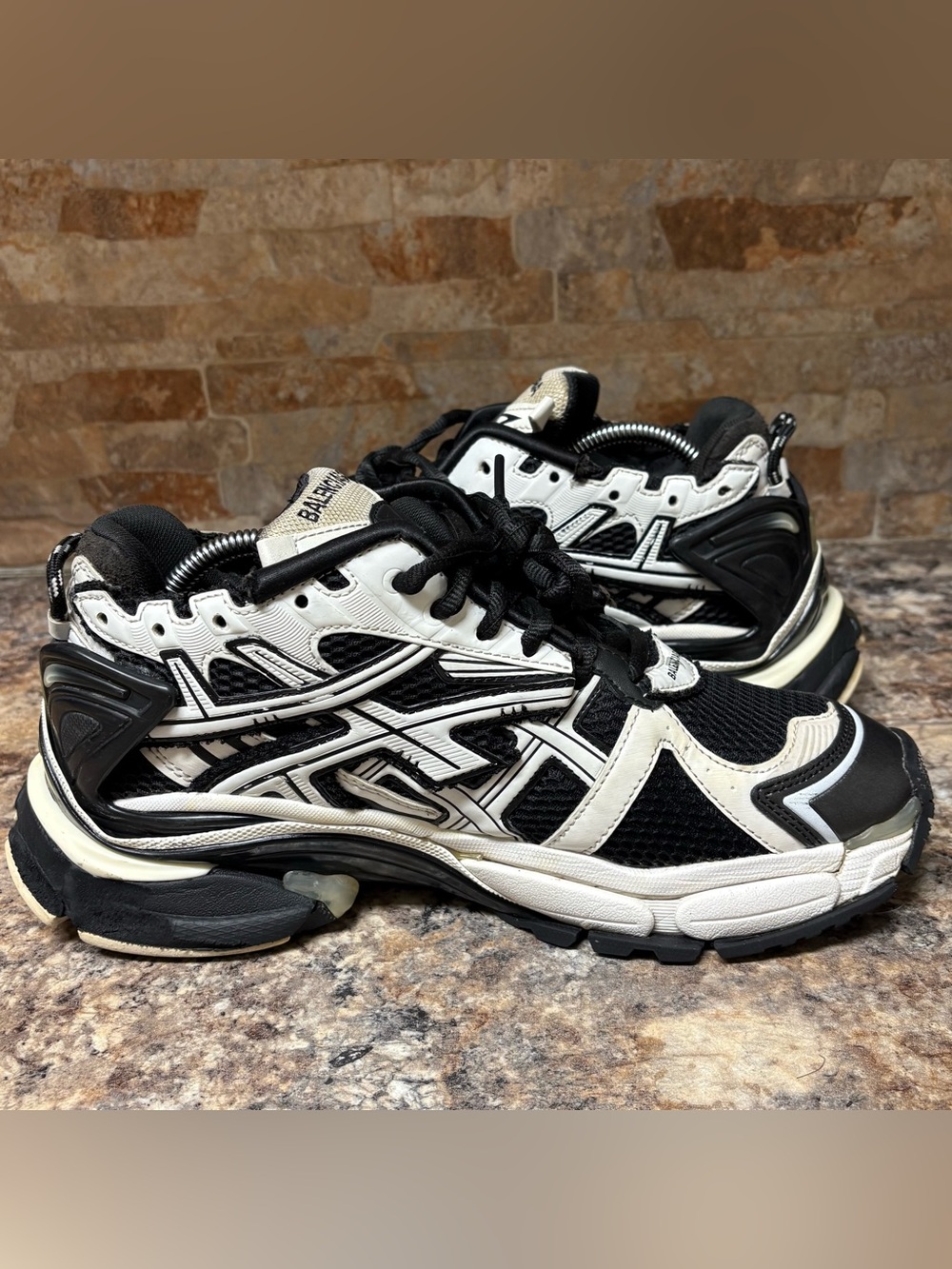 Balenciaga Runner Black / White Size 41 US Size 8 - Picture 6 of 10